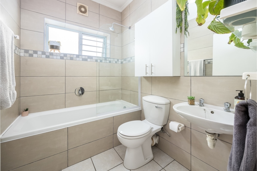 2 Bedroom Property for Sale in Loevenstein Western Cape